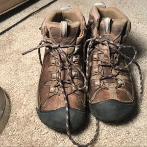 Keen Targhee Women’s hiking boots, waterproof.